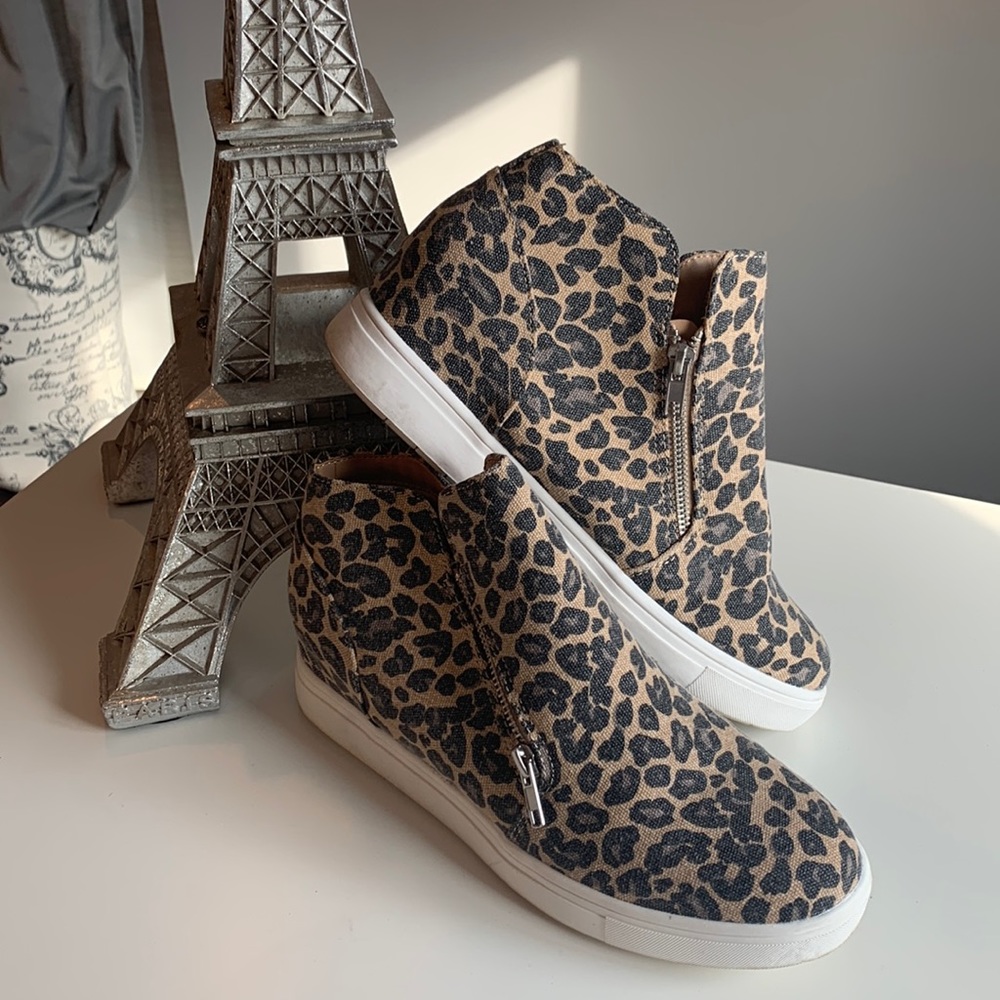 Cushionaire Memory Foam Casual Wedge Sneaker